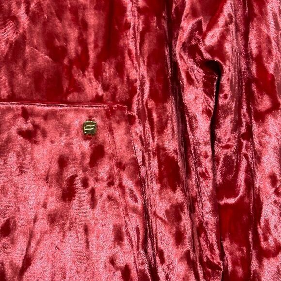 Fabletics Crushed Velour Zip Up Hoodie strawberry red large new - Picture 15 of 15